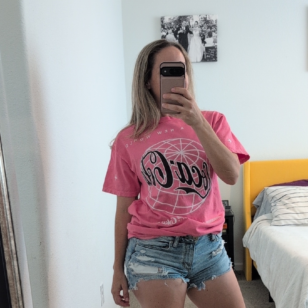 Coca Cola Pac Sun Pink Taste A New World‎ T-Shirt Gender Neutral Size Medium
